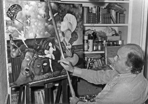 Pierre Velly alias Pierre De Varga dans son atelier donnant une dernière touche à une de ses toiles, 11 avril 1986