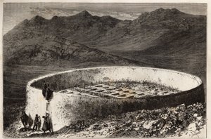 Un cimetière guebra (ou zoroastrien) près de Téhéran (Iran), en forme de grande tour avec une circonférence de 60 mètres et une hauteur de 5 mètres; l