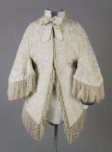 Manteau de Bertha Palmer, c.1870 (vue de face), soie moirée côtelée, franges et perles de cristal - Unknown artist