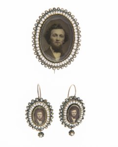 Broche et boucles d