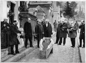 Exhumation des restes de Gioacchino Rossini au Père Lachaise, dans « Le Monde Illustré »