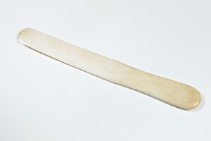 Couteau à papier en ivoire appartenant à Charles Dickens, vers 1850 - Unknown artist