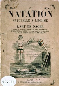 Natation naturelle avec homme et l