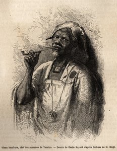Vieux Bambara, chef de tribu à Yamina (Niger) fumant la pipe et portant la coiffe traditionnelle de son tribu. Gravure pour illustrer le voyage au Soudan occidental du Lieutenant (Marine) M. Mage, en 1863-1866, publié dans « Le tour du monde, nouveau journ