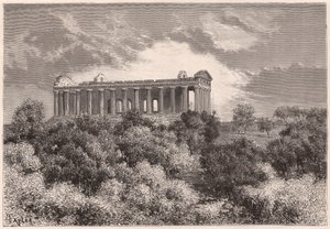 Vue latérale du temple hellénique antique de la Concorde à Agrigente en Sicile, Italie