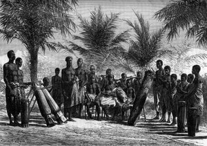 Le roi de Grand-Bassam entouré de sa cour. Côte d