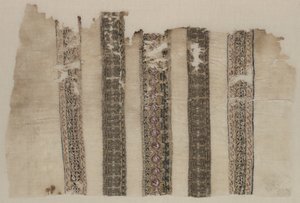 Fragment composé de parties de trois textiles de style Tiraz