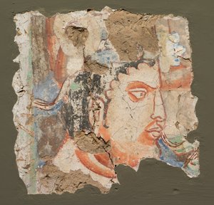 Fragment avec une tête de Bodhisattva
