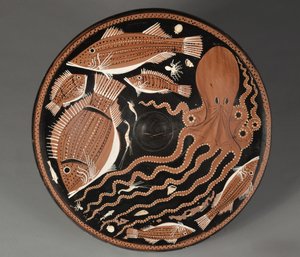 Assiette à figures rouges : poulpes, mulets, dorades, coquillages - Unknown artist