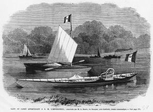 Skiff et canoë à côté de l