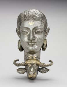 Femme et rhyton de buffle d