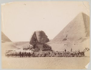 42e Highlanders devant le Sphinx à Gizeh, Égypte - Unknown photographer