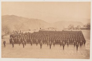 4e régiment de Gurkhas (fusiliers) en parade - Unknown photographer