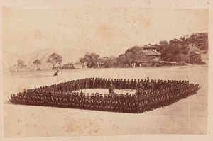 4e Régiment de Gurkha (Fusiliers) formé en carré - Unknown photographer