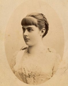 Baronne Marie Alexandrine "Mary" von Vetsera (19 mars 1871 – 30 janvier 1889) - Unknown photographer