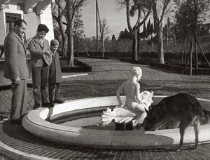 Gino Bartali avec deux enfants et un chien près d