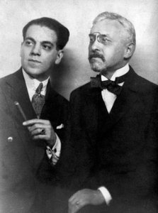 Heitor Villa-Lobos (1887-1959), compositeur brésilien, avec le compositeur français Florent Schmitt (1870-1958)
