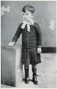 Pablo Picasso à 4 ans - dans « Picasso, documents iconographiques » par Sabartes - Unknown photographer