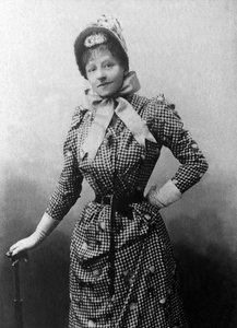 Portrait de Gyp (Sibylle Gabrielle Marie Antoinette Riquetti de Mirabeau, comtesse de Martel de Janville) (1849-1932), romancière française, elle a écrit plus de 120 livres, dont « Ce que femme veut » en 1883. Elle est la petite-nièce de Mirabeau. Photogra