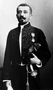 Portrait de Pierre Loti (1850-1923), romancier et officier de la Marine française, en costume académique