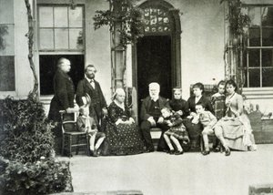 Portrait de Victor Hugo en exil à Guernesey en 1866 avec Juliette Drouet à sa droite