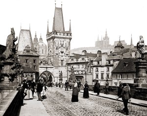 Prague. Pont Charles et la tour de la vieille ville. vers 1890