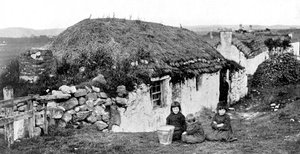 Maisons de crofters, Stornoway, Lewis, Hébrides extérieures, Écosse, 1924-1926 - Valentine and Sons Ltd