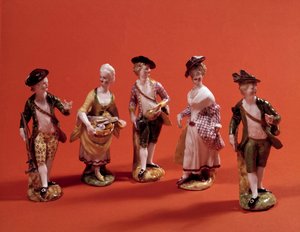 Petites figurines représentant des personnages (chasseur, ménagère, dame de haute société...) Statuettes en porcelaine de l