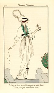 Femme en robe de linon avec double tunique en tulle brodé, petite casaque à revers de satin