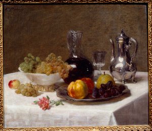 Coin de table Nature morte de fruits (raisins, coing et poire), argenterie et cruche à vin - Victoria Dubourg
