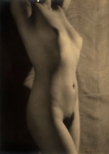 Nu féminin (photo n/b)