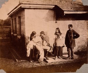 Des enfants écoutent un homme jouant du violon, c.1859-61