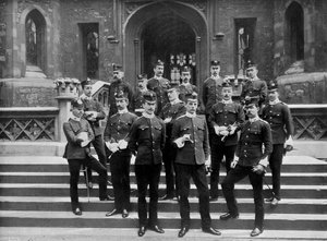 Officiers du 1er régiment de Suffolk à la Tour de Londres, 1895-1896