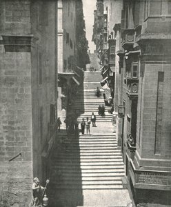 Une rue escarpée à La Valette, Malte, 1895