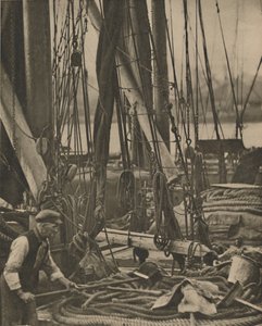 Au pied du mât sur une barge de la Tamise, vers 1935