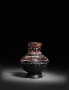 Petit pot en poterie noire laquée rouge, Hu, 476-221 av. J.-C. - Warring States period Chinese School