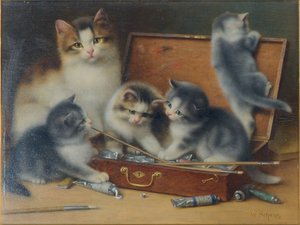 Chatte et ses chatons jouant dans une boîte de peinture