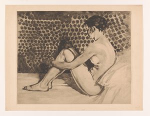 Jeune femme nue avec les bras autour de ses genoux