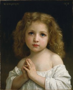 "Portrait de petite fille les mains jointes en prière"