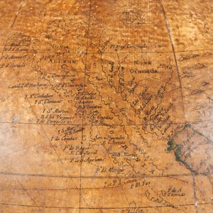 Globe terrestre anglais ancien, vers 1673