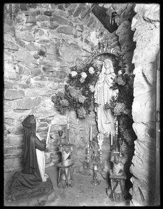 Grotte avec sanctuaire à la Vierge Marie, Hôpital Seton, Spuyten Duyvil, Bronx, 2 novembre 1914