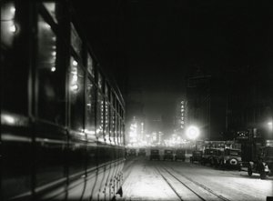 Vue nocturne près de Times Square, vers 1919-20