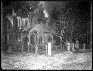 Incendie du cottage Prescott la nuit, Inwood Hill, 1914