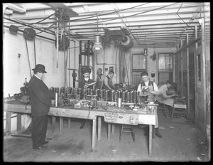 Atelier du sixième étage, Geyser Electric Water Heater Company, 42 Hudson Street, New York City, 31 décembre 1914