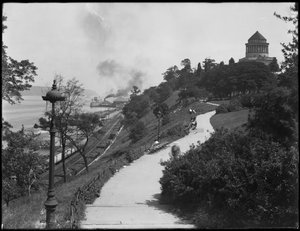 Vue en montant la colline vers le Tombeau de Grant, New York, 20 juillet 1914
