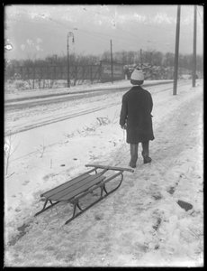 William Gray Hassler avec son nouveau traîneau, vers 1912