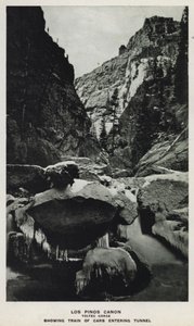 Canyons du Colorado : Los Pinos Canon, Toltec Gorge, montrant un train entrant dans le tunnel