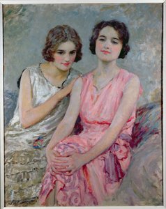 Deux jeunes femmes assises