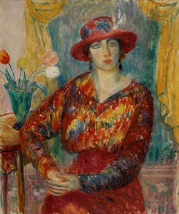 Femme en blouse rouge avec des tulipes