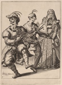 Une femme voilée avec deux musiciens jouant d